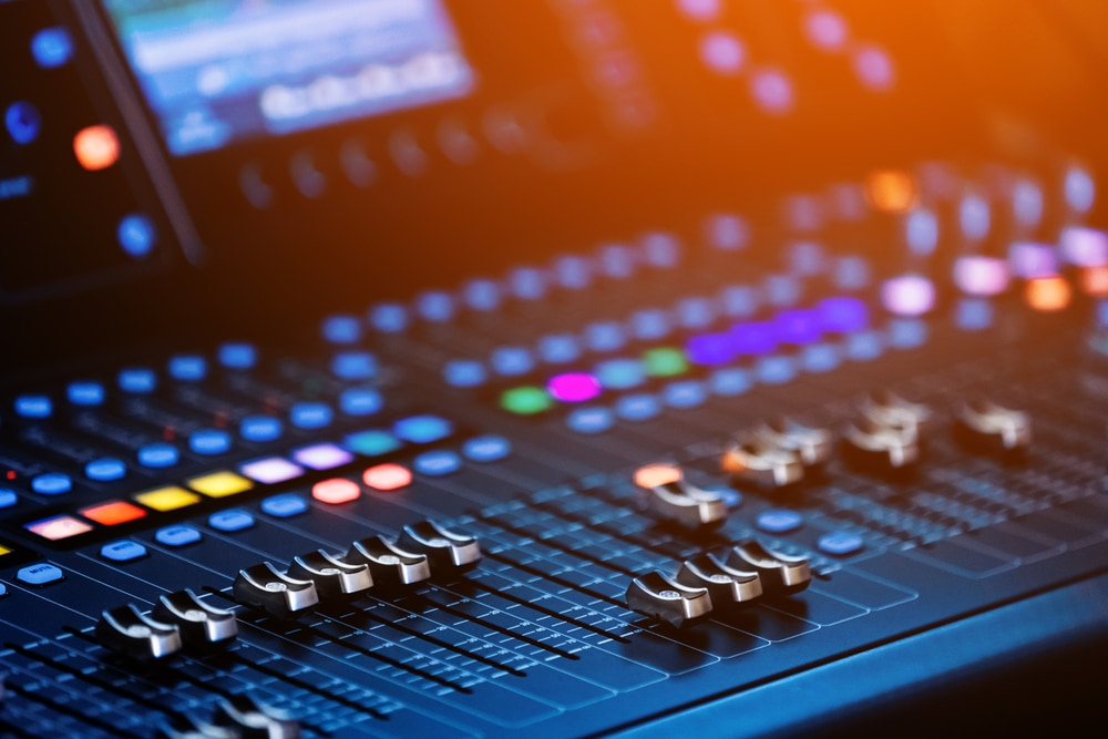 Digital vs. Analog: Audio Mixer Comparison